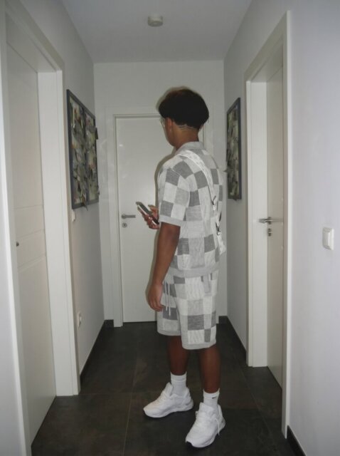Customer wearing ESSNTL Pixel Set