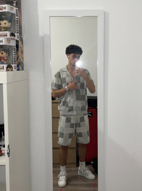 Customer wearing ESSNTL Pixel Set
